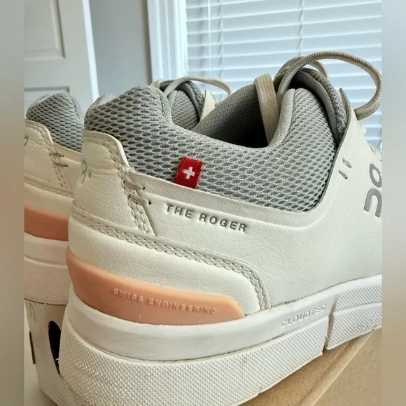 🎀On THE ROGER Advantage white rose women size 7 in good used condition🎀 - Picture 7 of 9